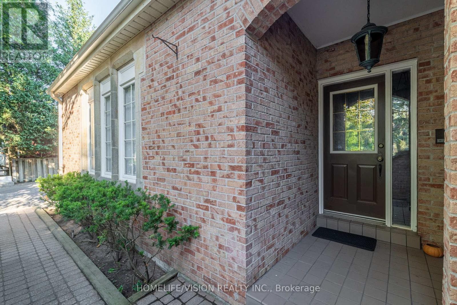15 DAFFODIL AVENUE, Toronto — photo 5