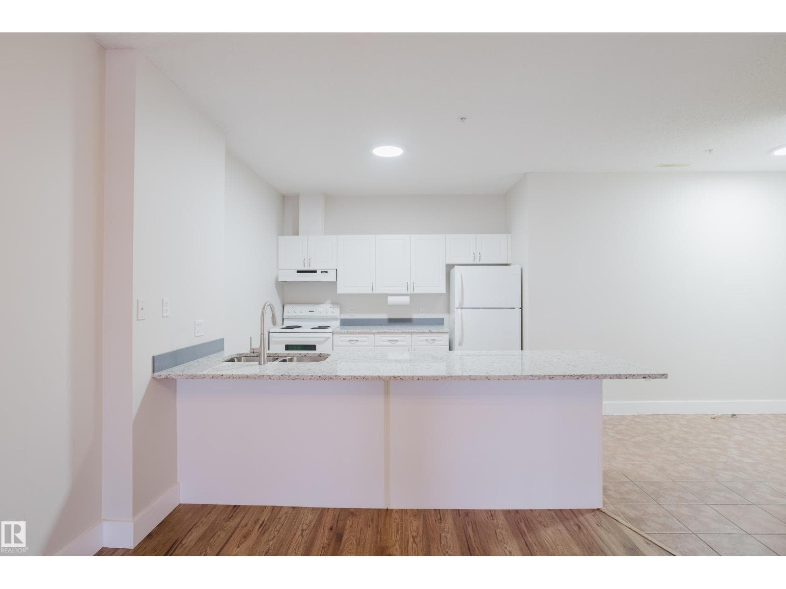 #506 9919 105 ST NW, Edmonton — photo 5