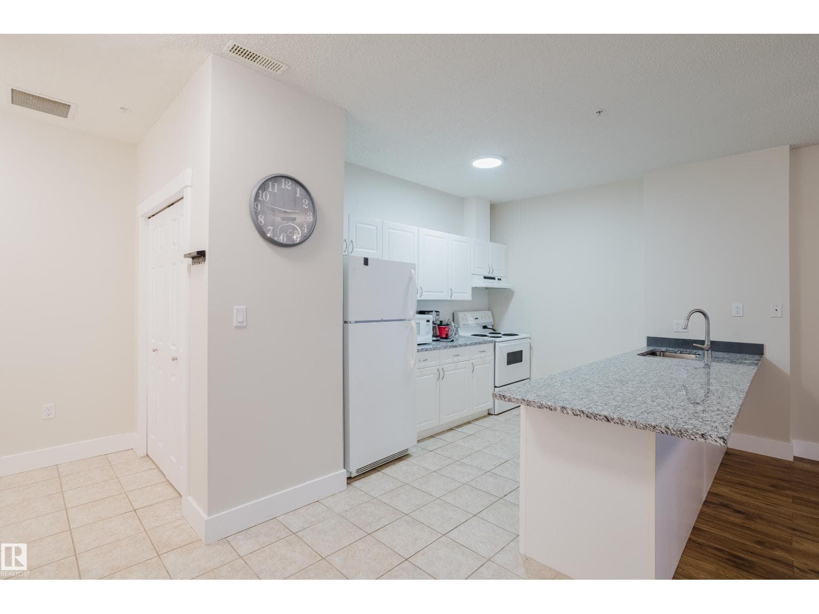 #407 9919 105 ST NW, Edmonton — photo 5