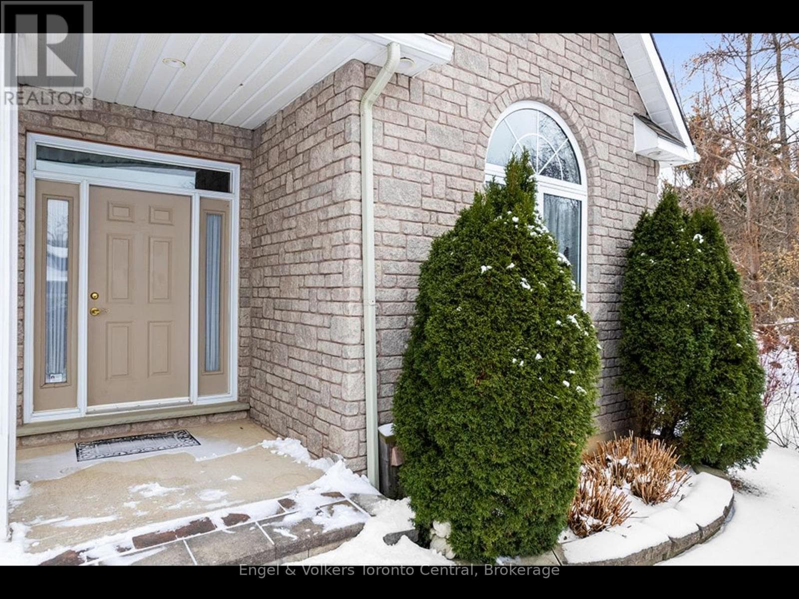 110 ABERDEEN COURT, OnePoint — photo 2