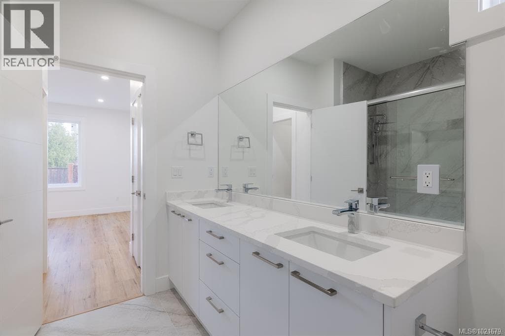 472 HAMPSTEAD STREET — photo 2