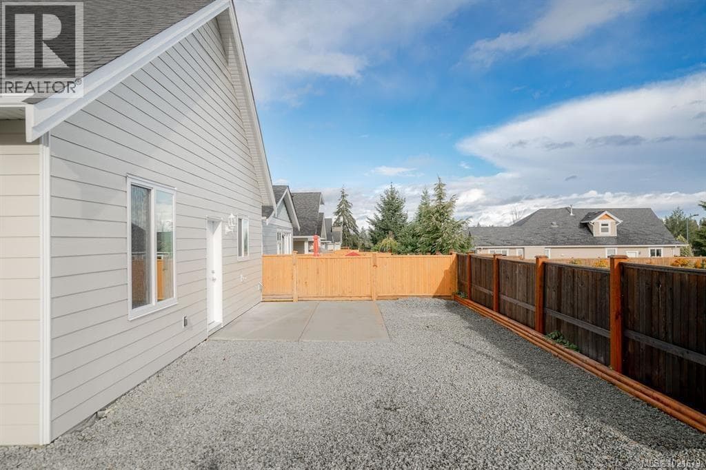 472 HAMPSTEAD STREET — photo 3