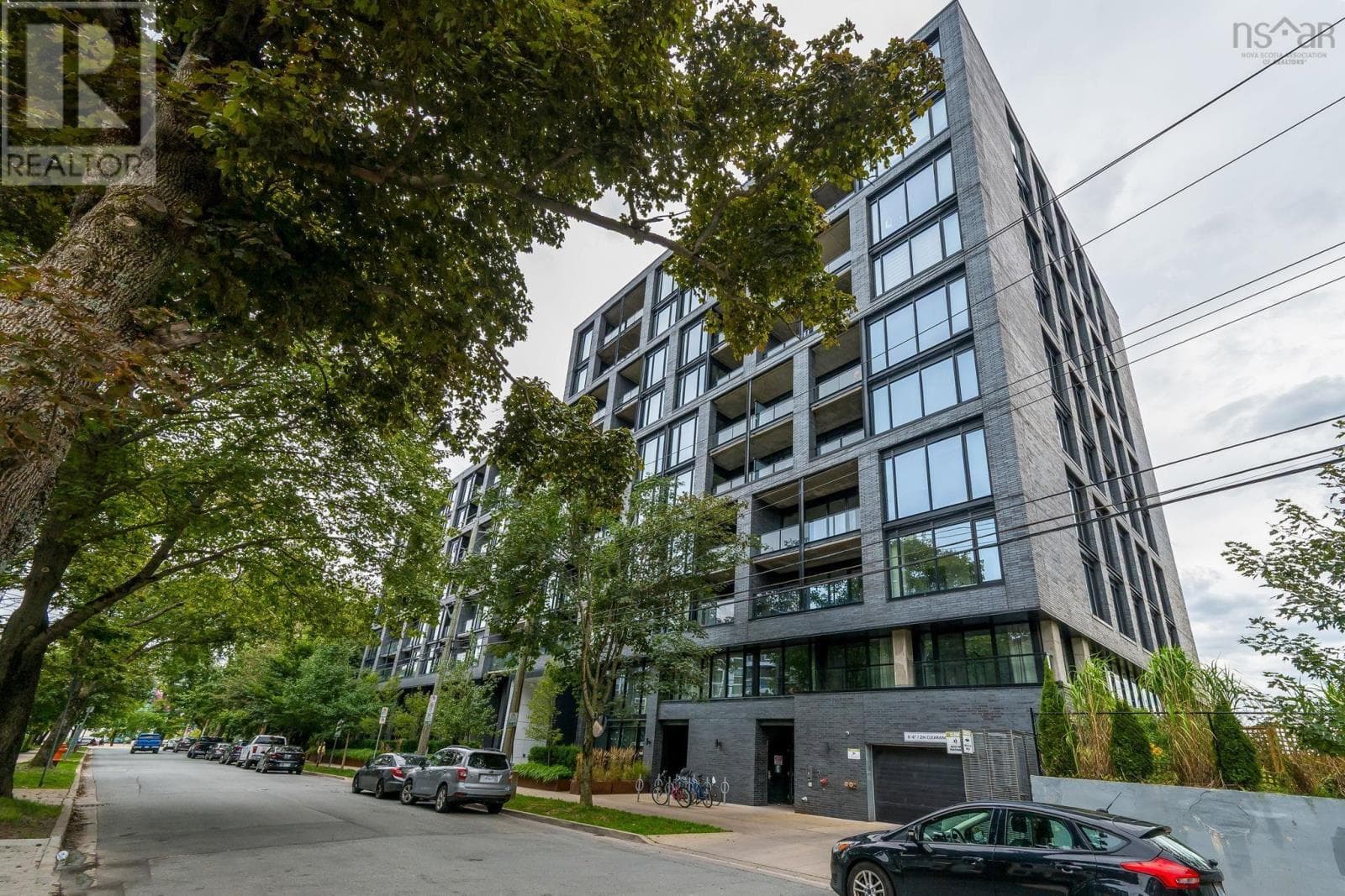 614 1048 Wellington Street — photo 2