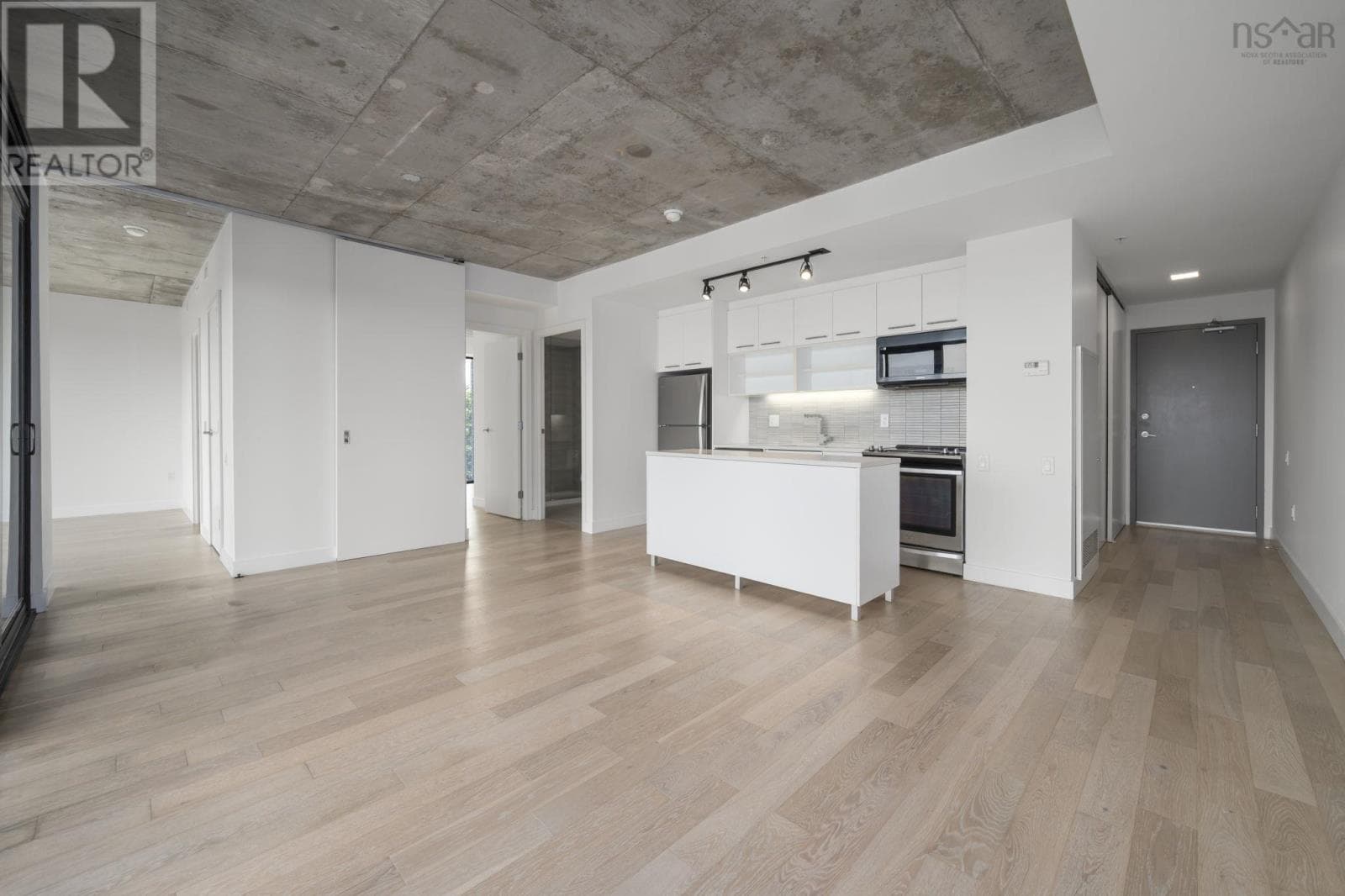 614 1048 Wellington Street — photo 4