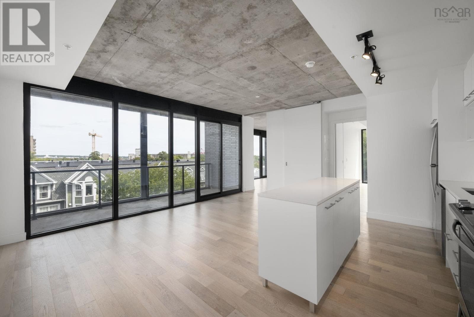 614 1048 Wellington Street — photo 3