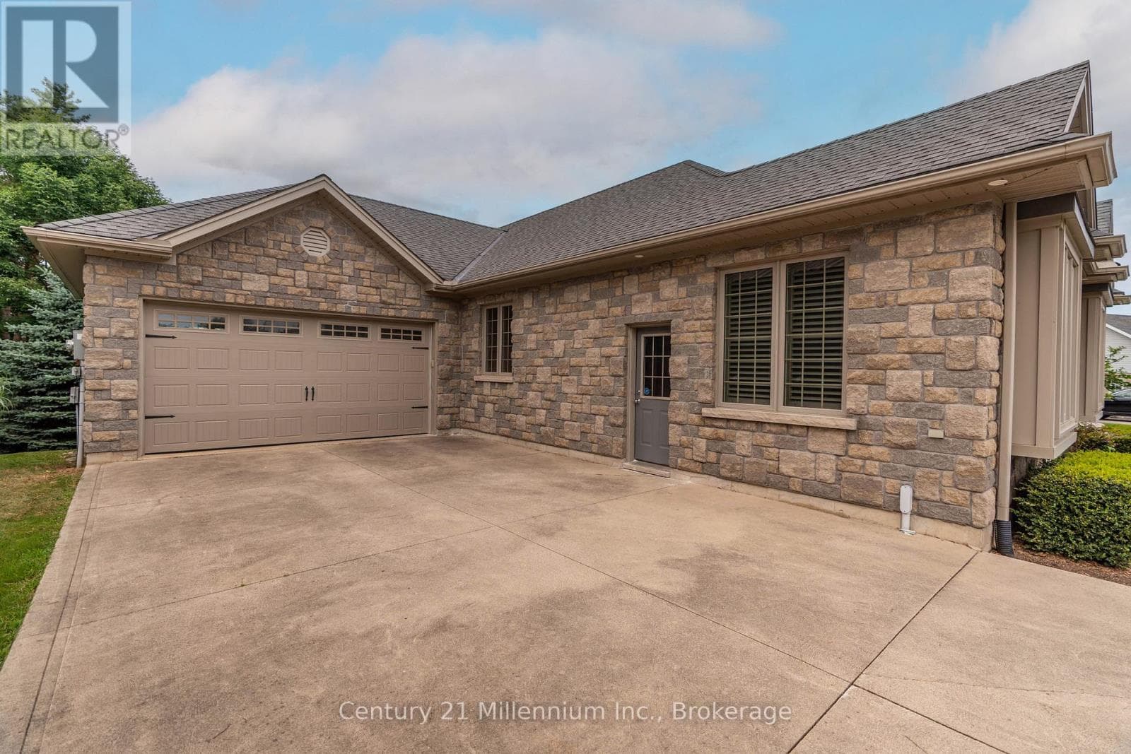 6 GLEN ABBEY COURT, OnePoint — photo 2