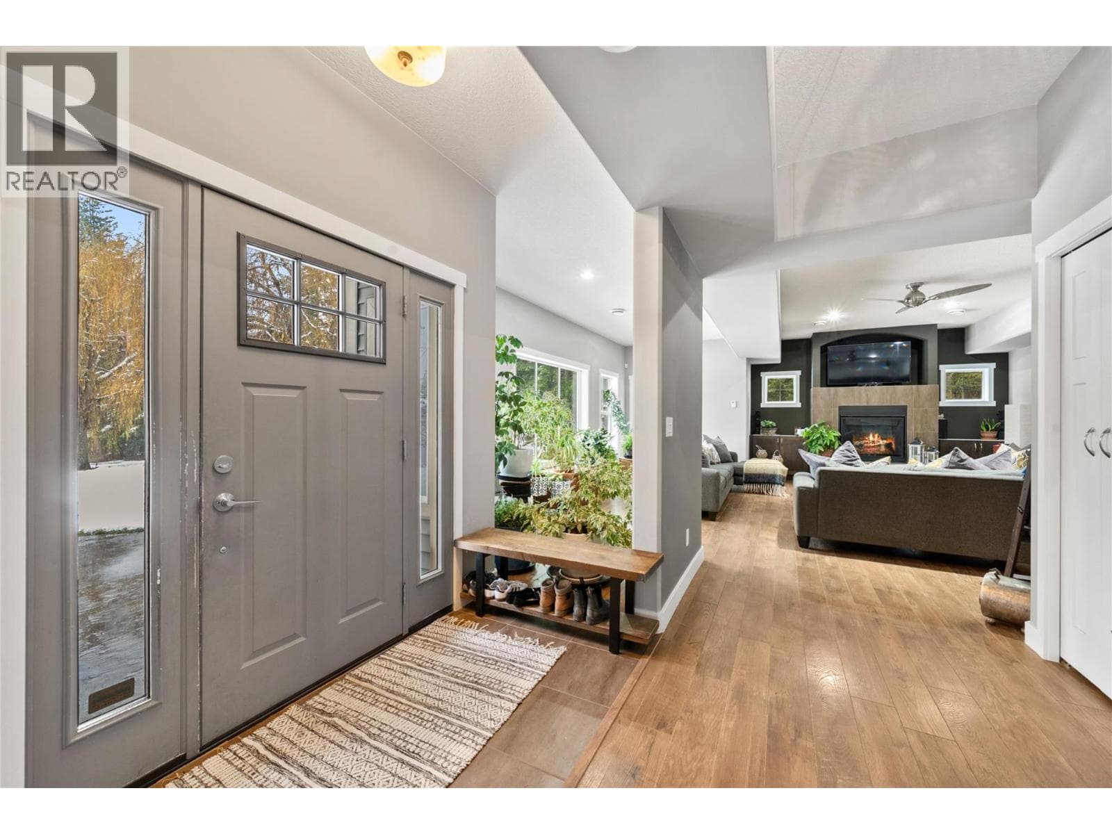 3751 65 Avenue NW, Interior REALTORS® — photo 4