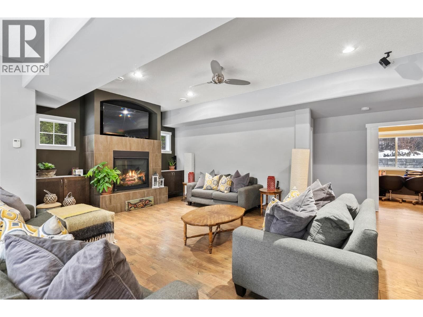 3751 65 Avenue NW, Interior REALTORS® — photo 5