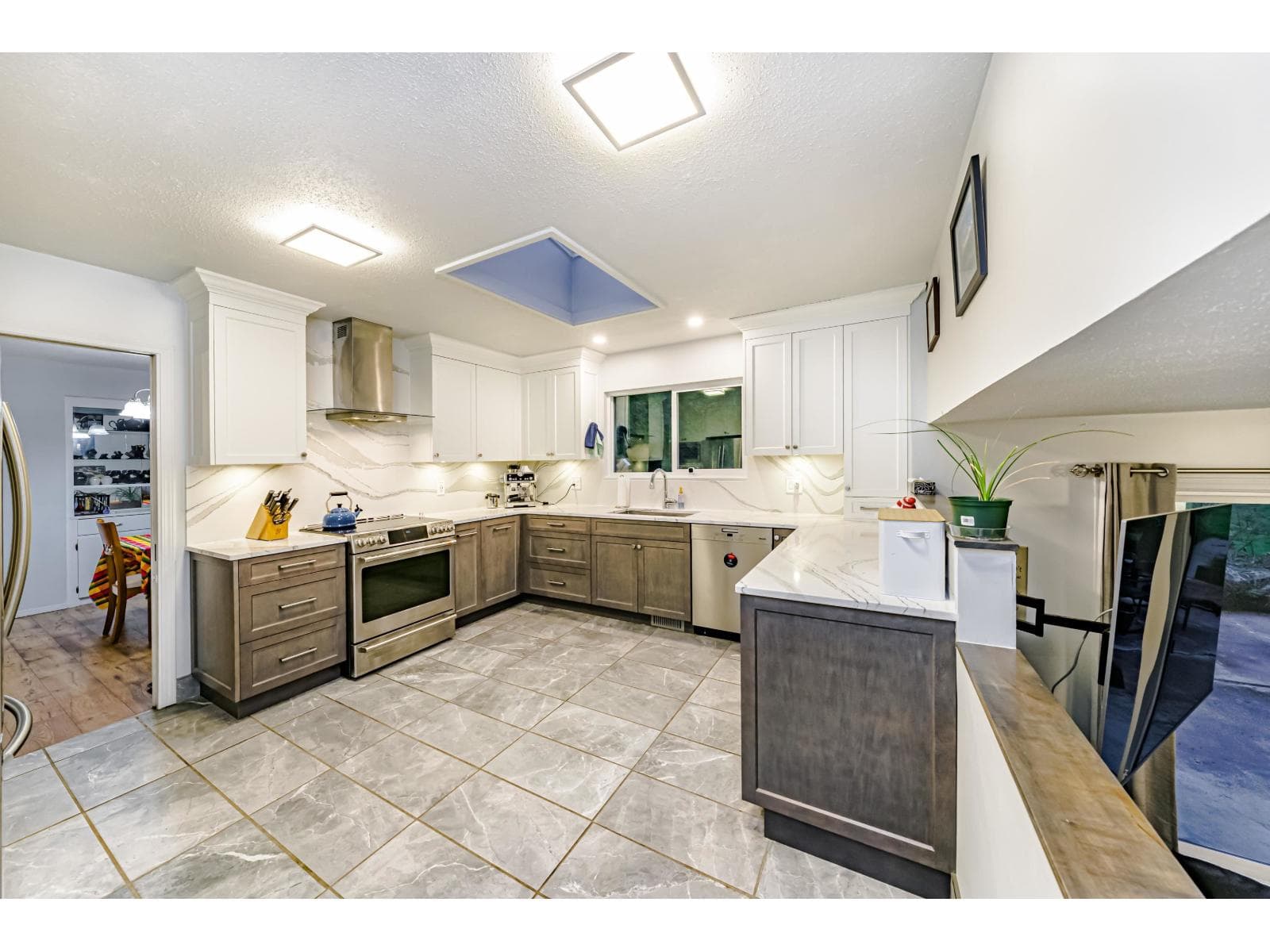 2523 SUNNYSIDE CRESCENT, Fraser Valley — photo 2