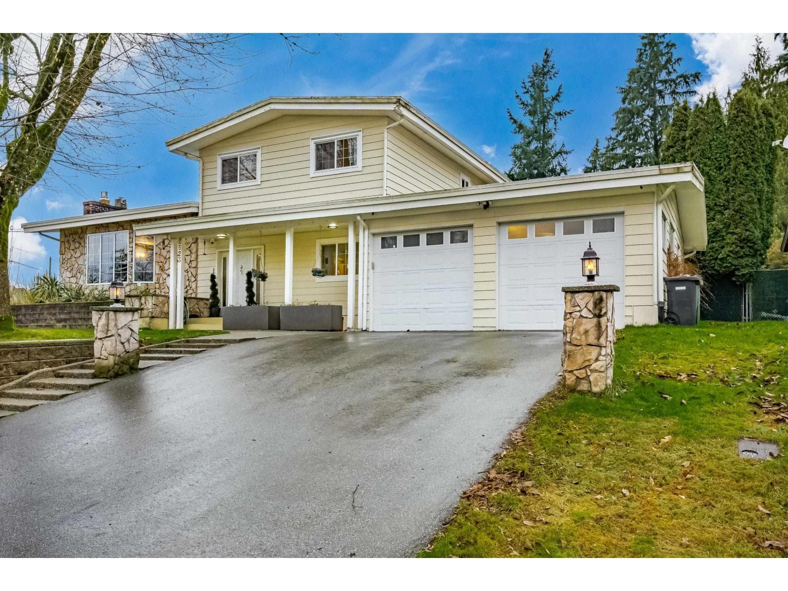 2523 SUNNYSIDE CRESCENT, Fraser Valley — photo 2