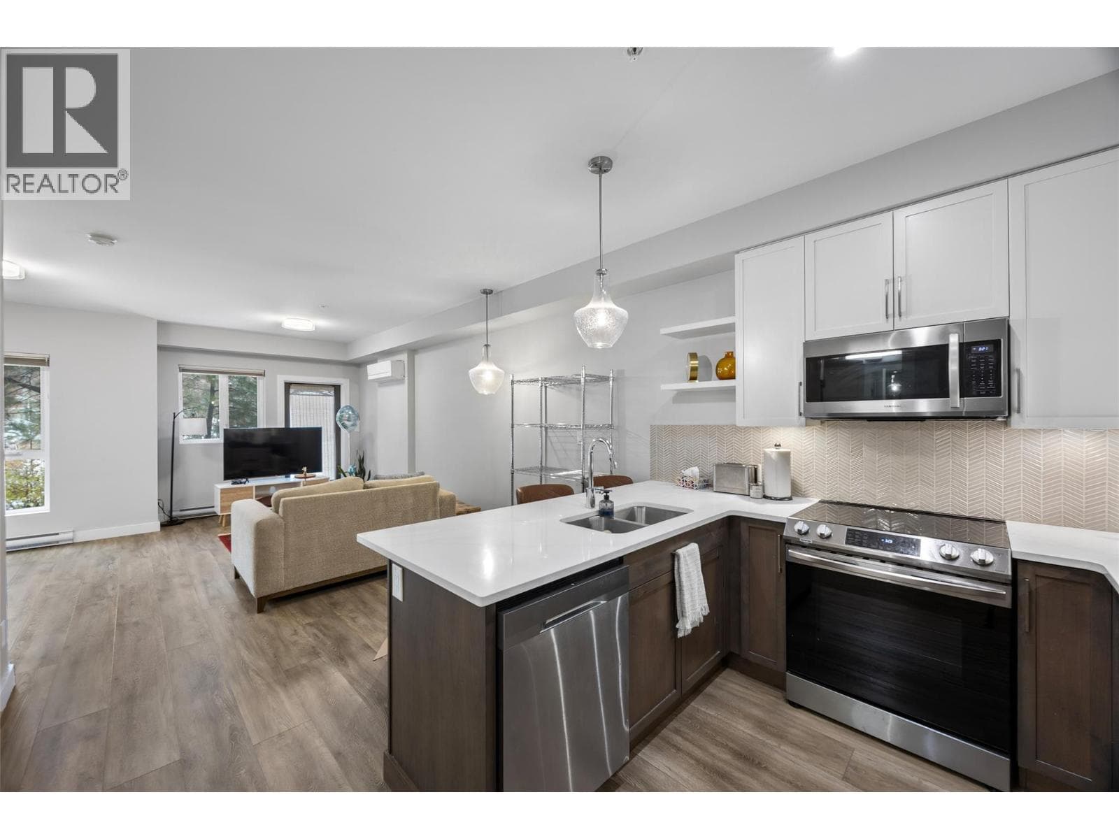 875 University Drive Unit# 105, Interior REALTORS® — photo 2