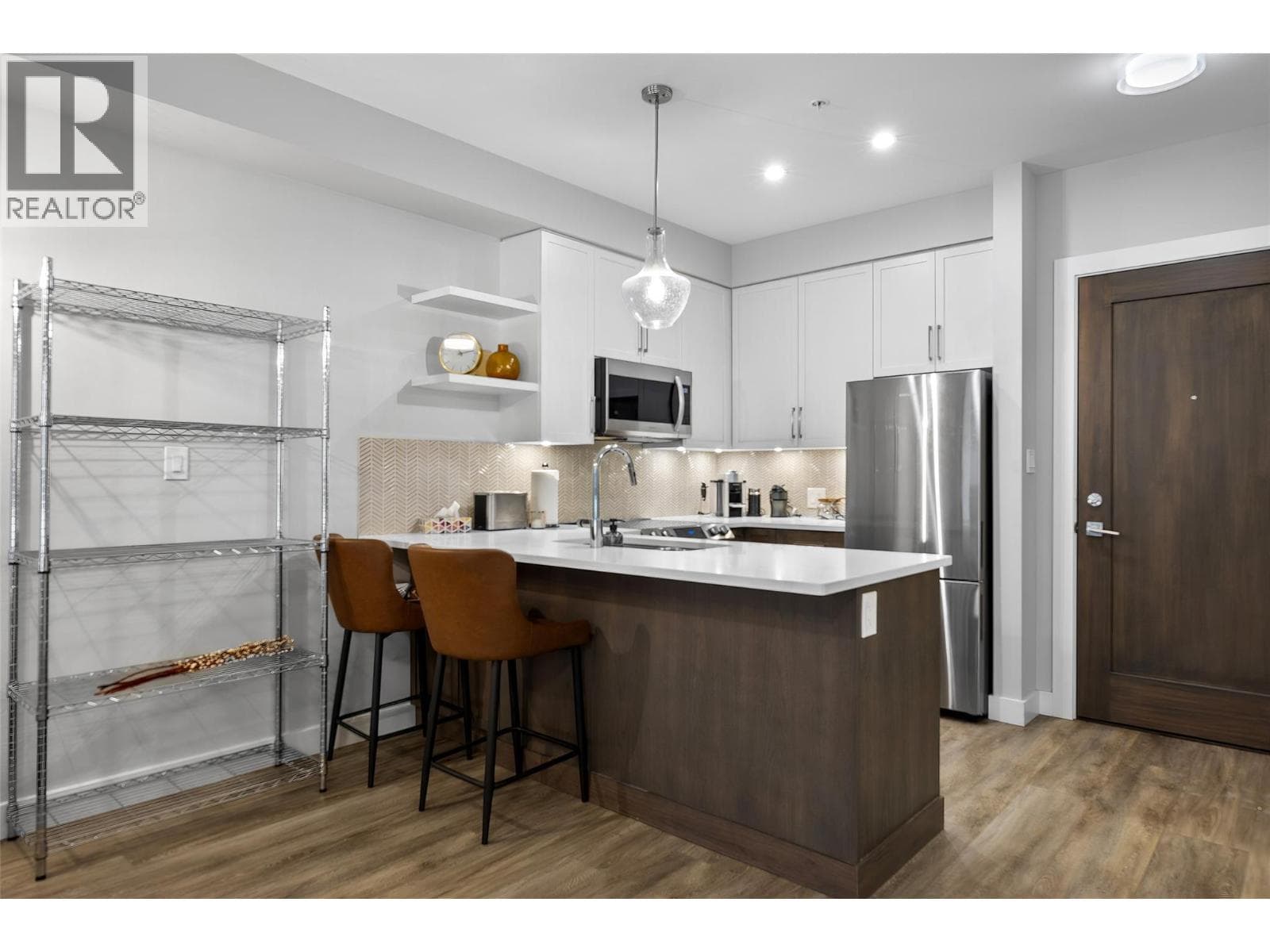 875 University Drive Unit# 105, Interior REALTORS® — photo 3