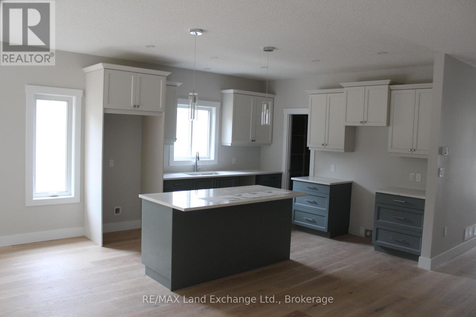 784 CAMPBELL AVENUE, OnePoint — photo 2