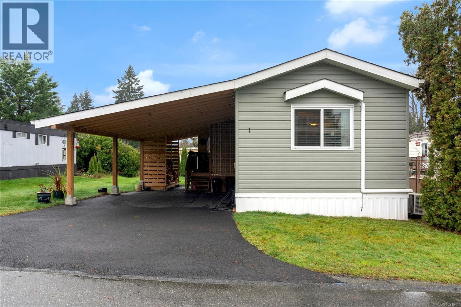 1 Honey Dr in Harewood