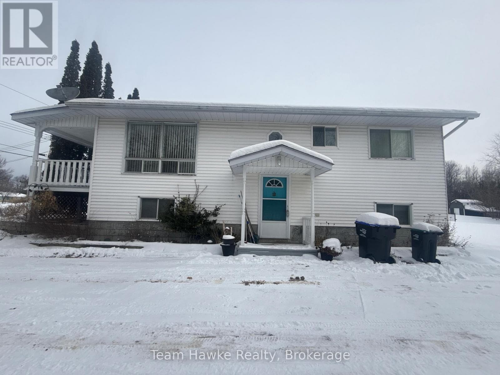 203 WOODLANDS AVENUE in