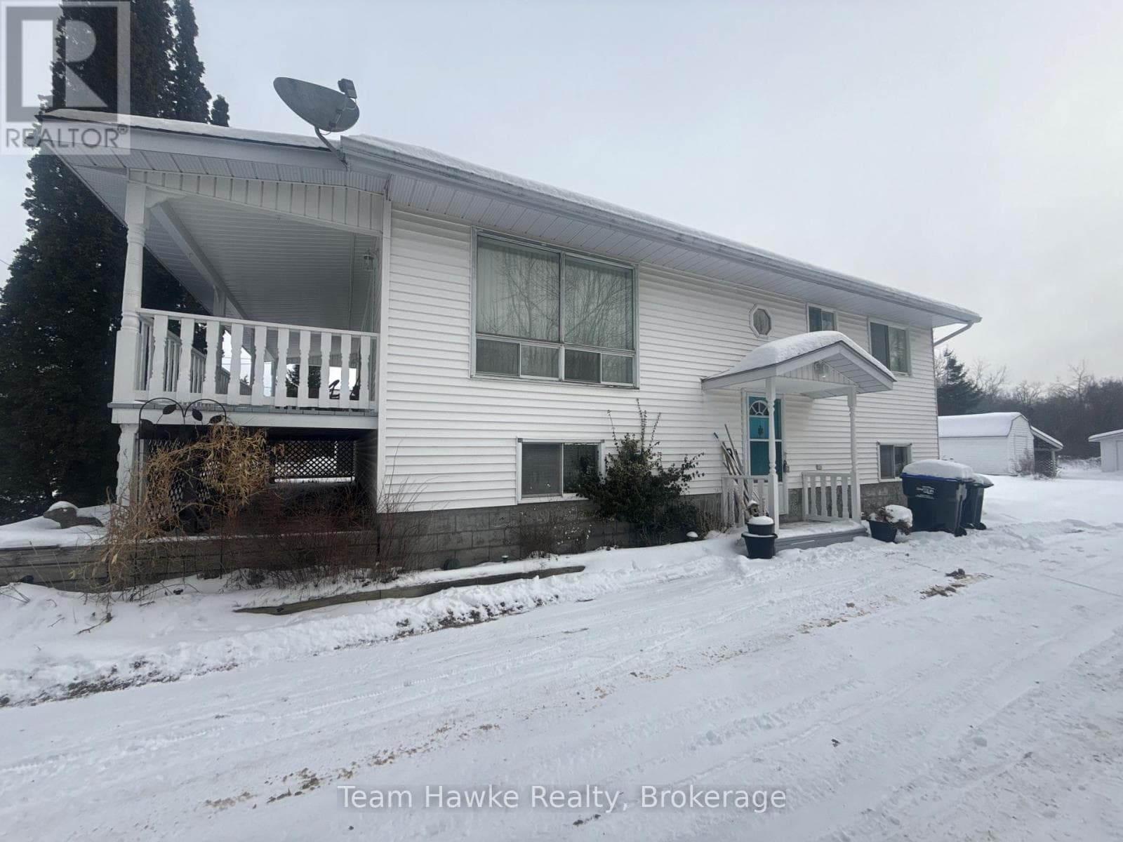 203 WOODLANDS AVENUE, OnePoint — photo 2