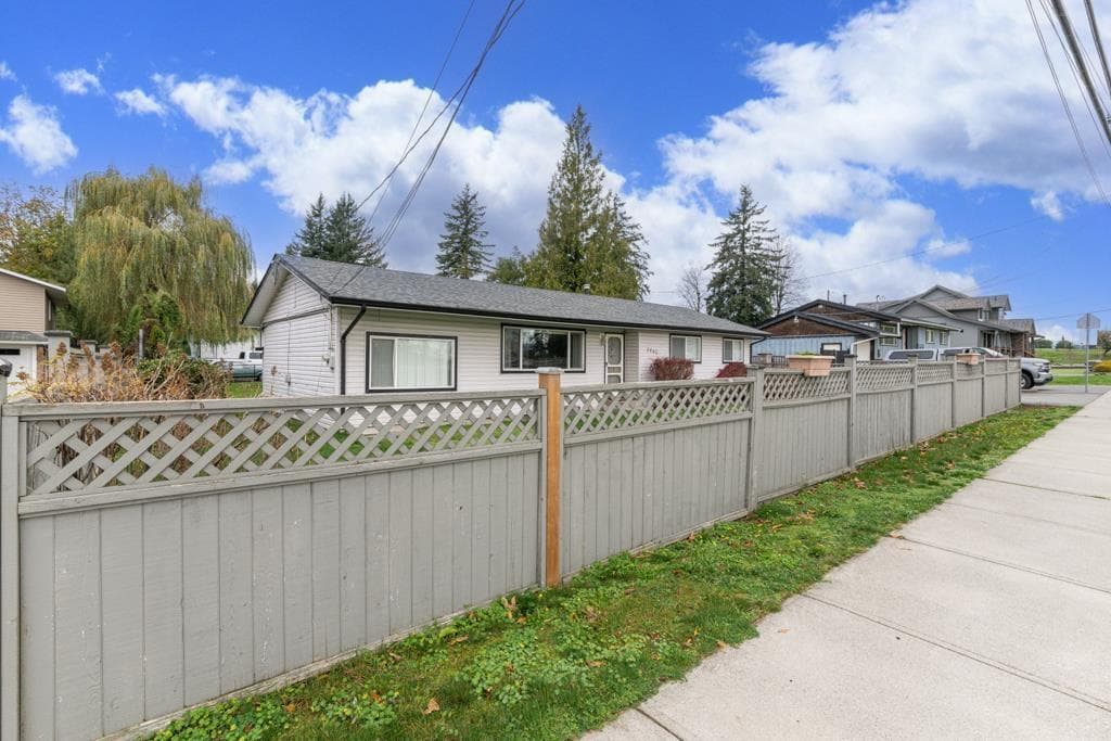 2561 ROSS ROAD, Fraser Valley — photo 4