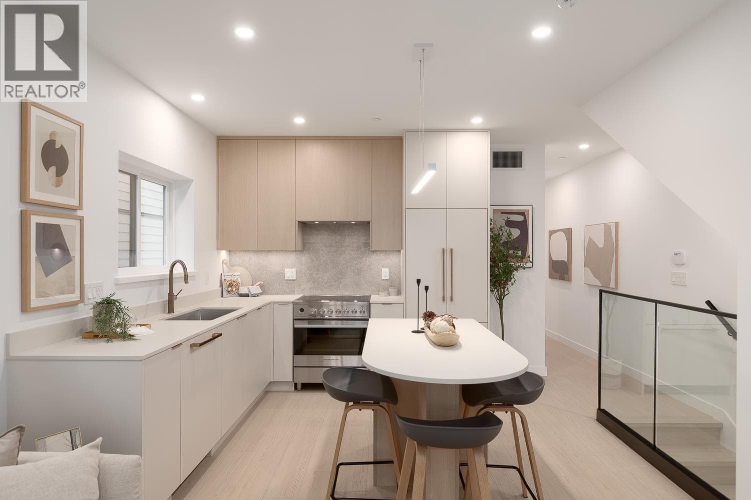 208 2339 E 34TH AVENUE in Renfrew-Collingwood