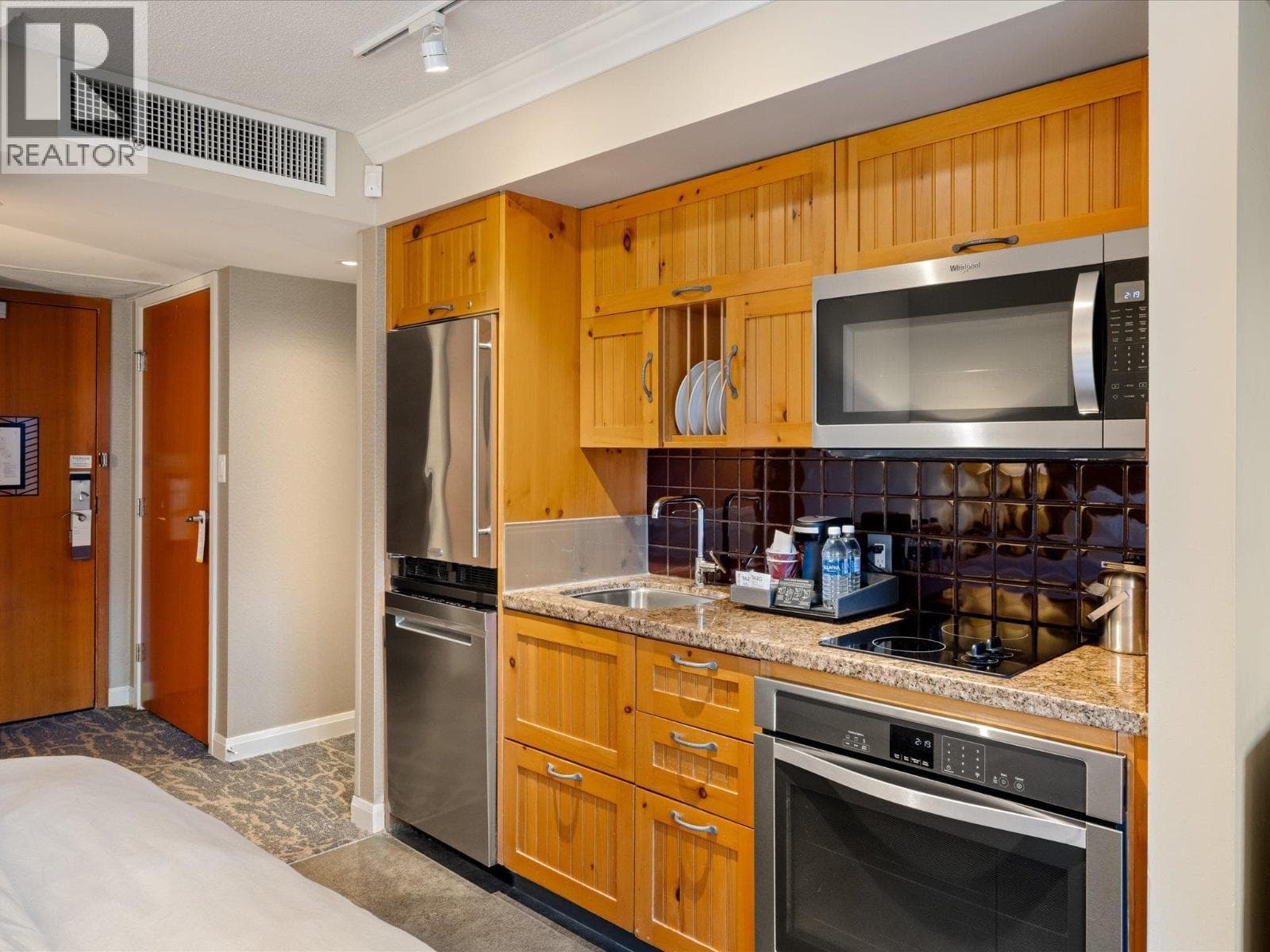 855 4090 WHISTLER WAY, Greater Vancouver — photo 3