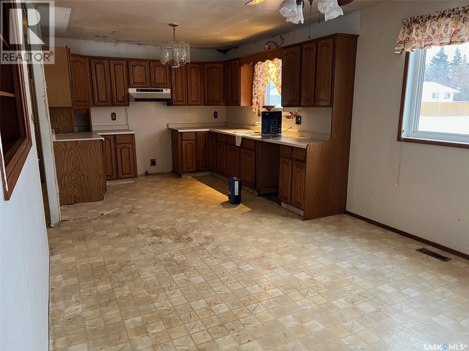 404 Central AVENUE — photo 4