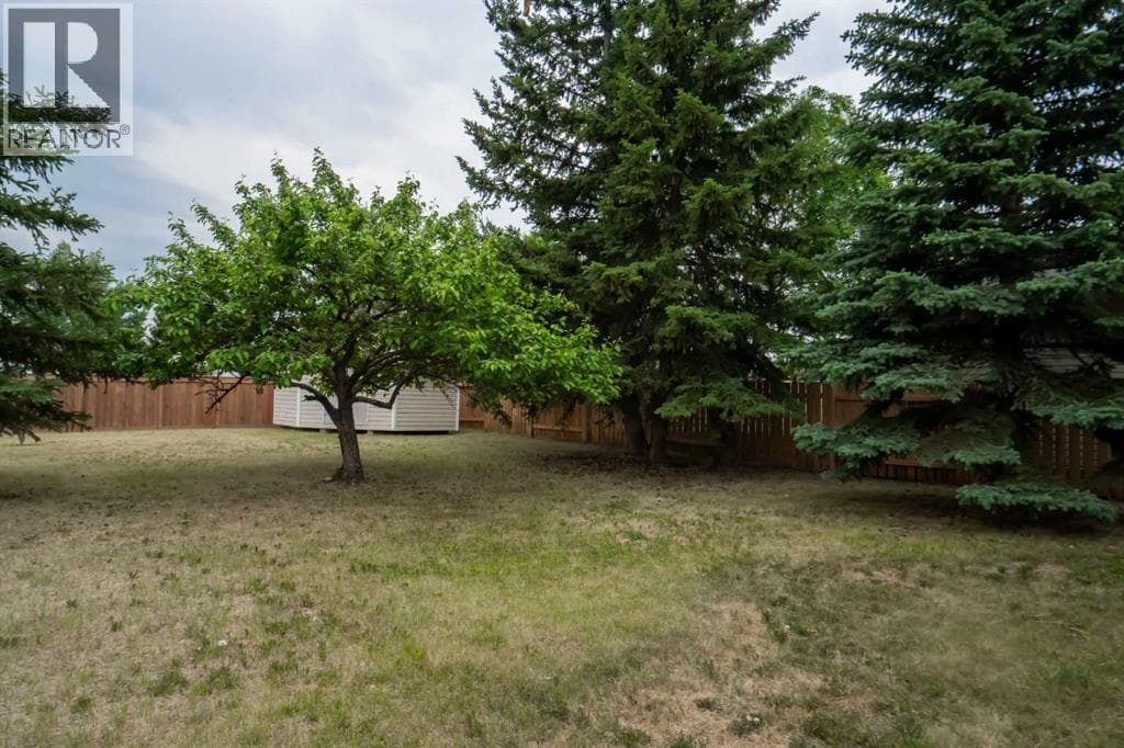 8325 101 AVENUE, Grande Prairie — photo 2