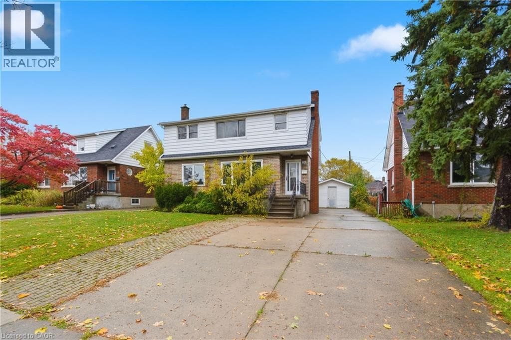 20 THOMPSON AVENUE, Cornerstone — photo 2