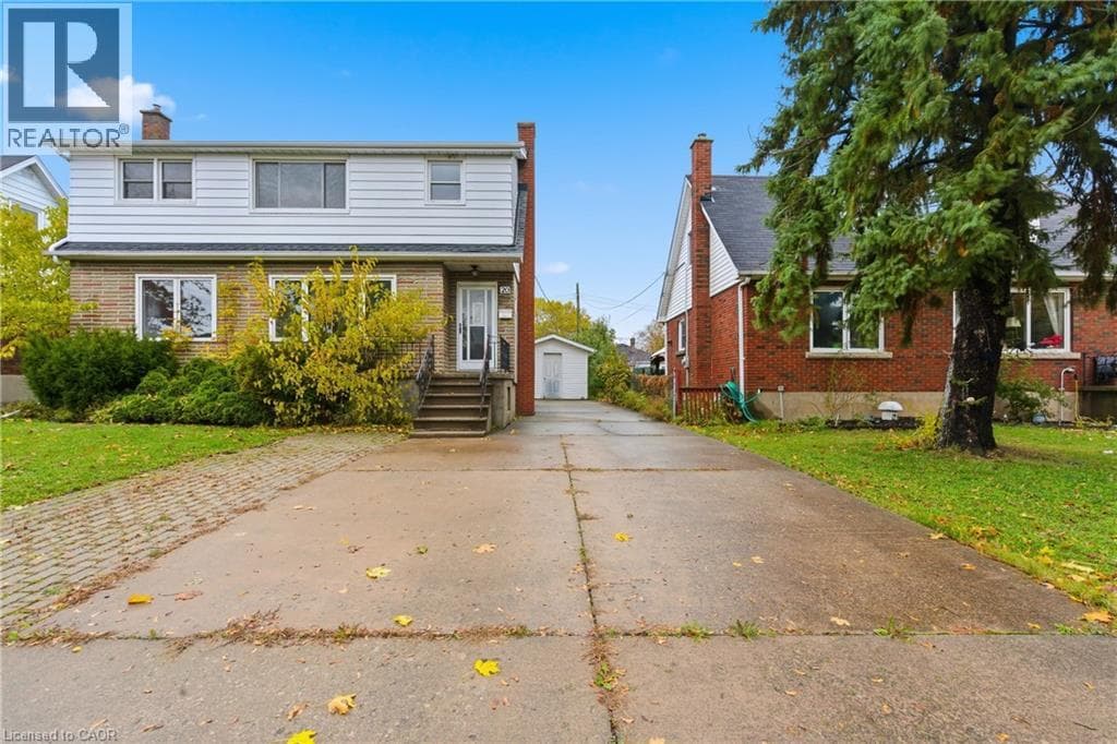 20 THOMPSON AVENUE, Cornerstone — photo 3