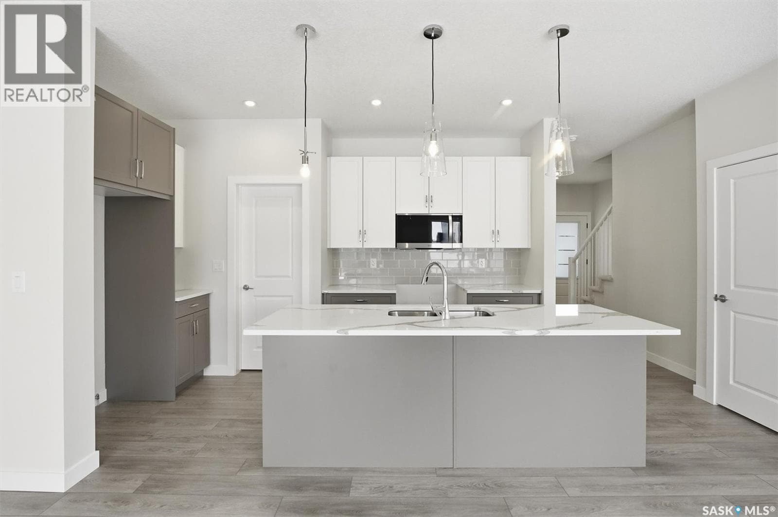 414 Cockcroft PLACE — photo 2