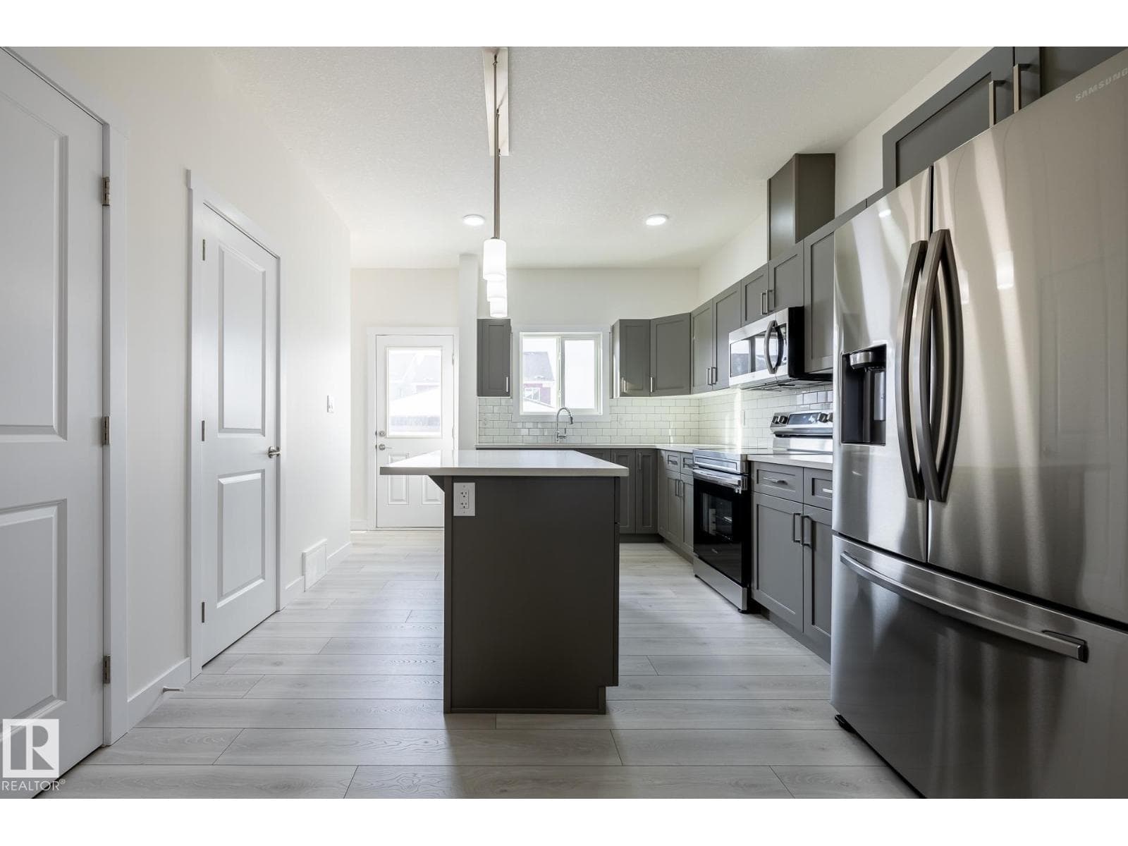 43 Renwyck PL, Edmonton — photo 3