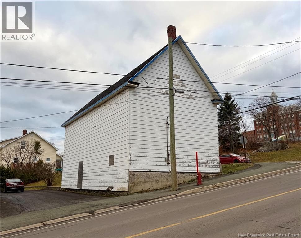 131 RENFREW STREET, New Brunswick — photo 2