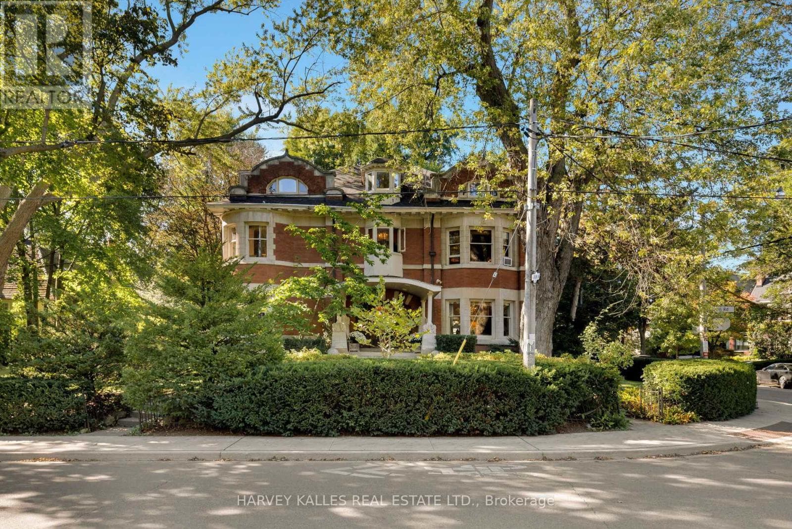 114 SOUTH DRIVE in Rosedale-Moore Park