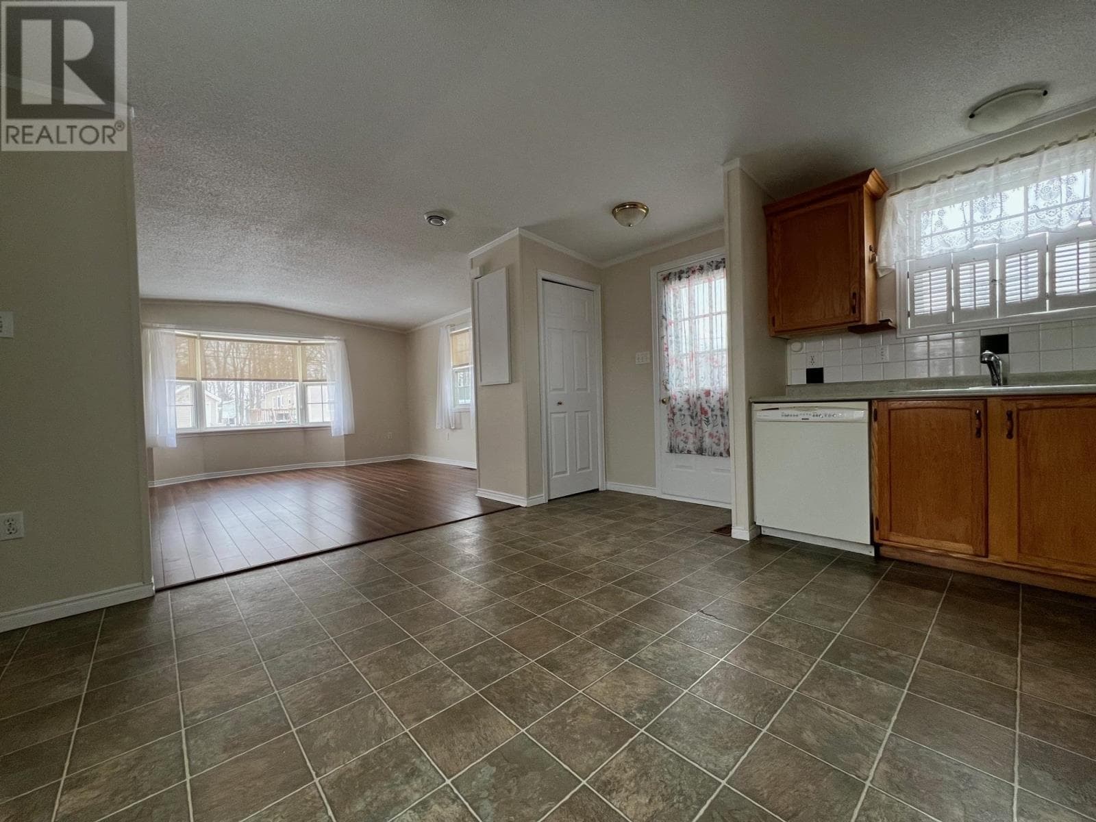 18 DALE DRIVE, PEIA — photo 2
