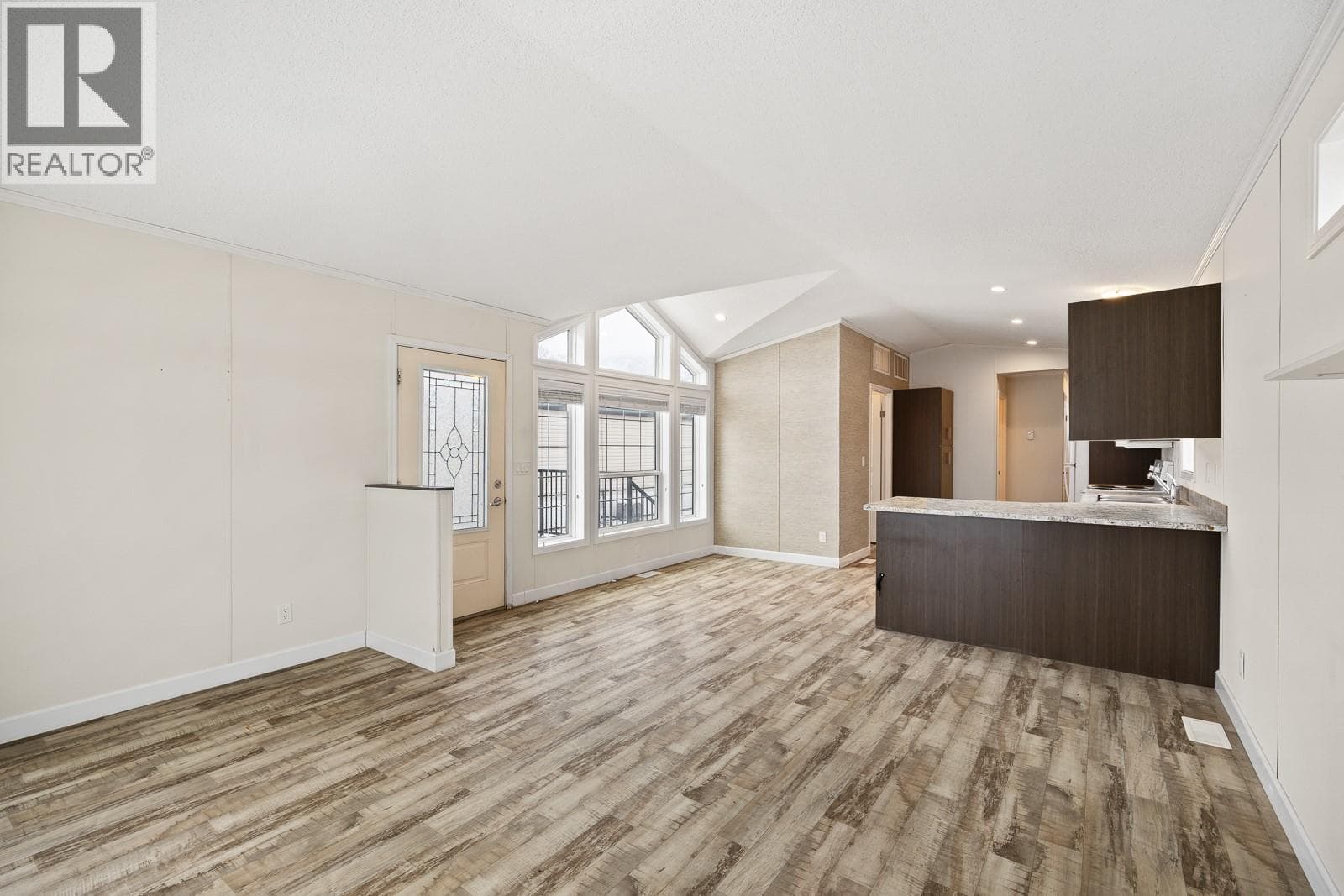 1118 Middle Bench Road Unit# 6 — photo 2