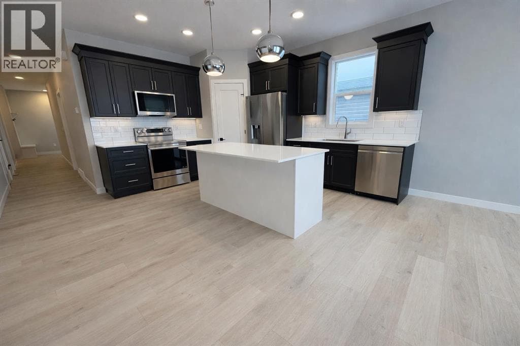 139 GRAY CLOSE, Red Deer (Central Alberta) — photo 2