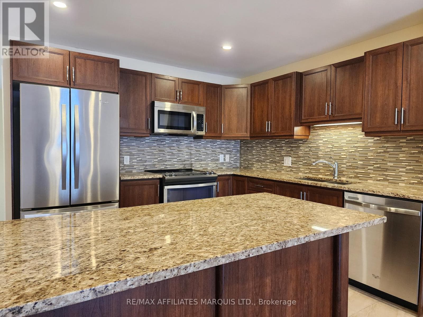 70 FORESTDALE CRESCENT — photo 3
