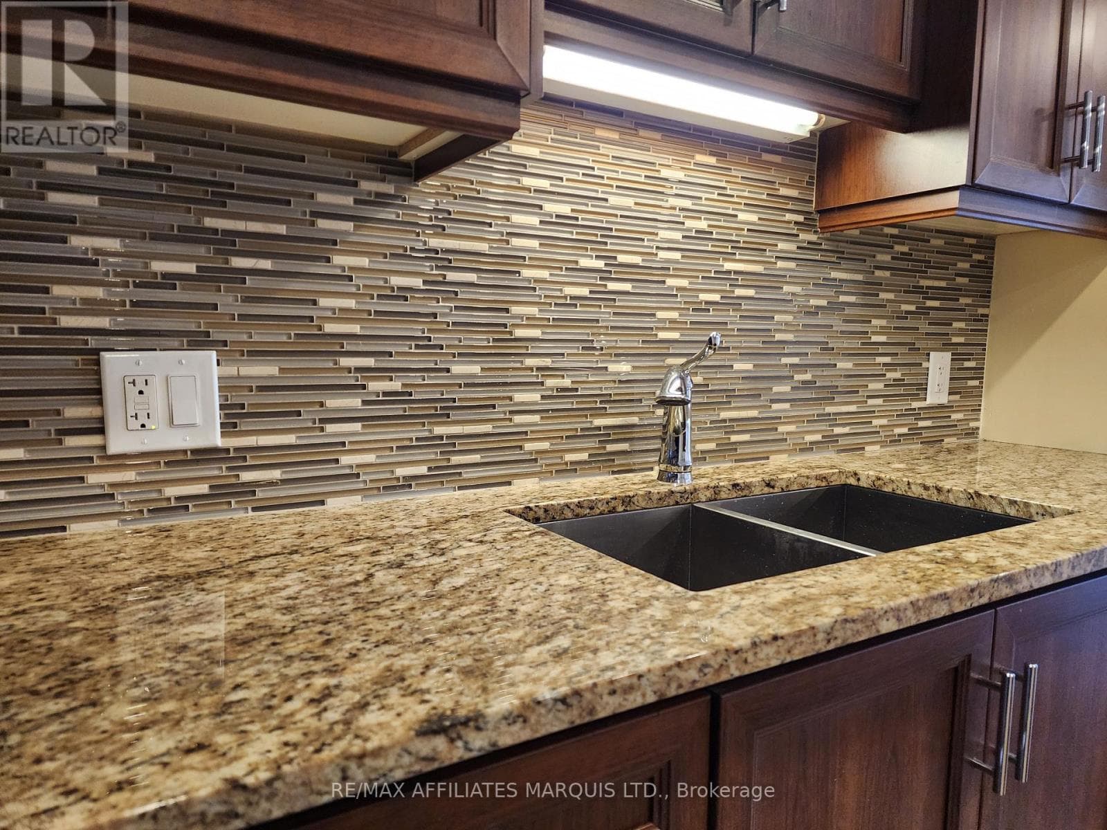 70 FORESTDALE CRESCENT — photo 5