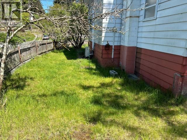 5081 COLUMBIA STREET, Powell River — photo 2