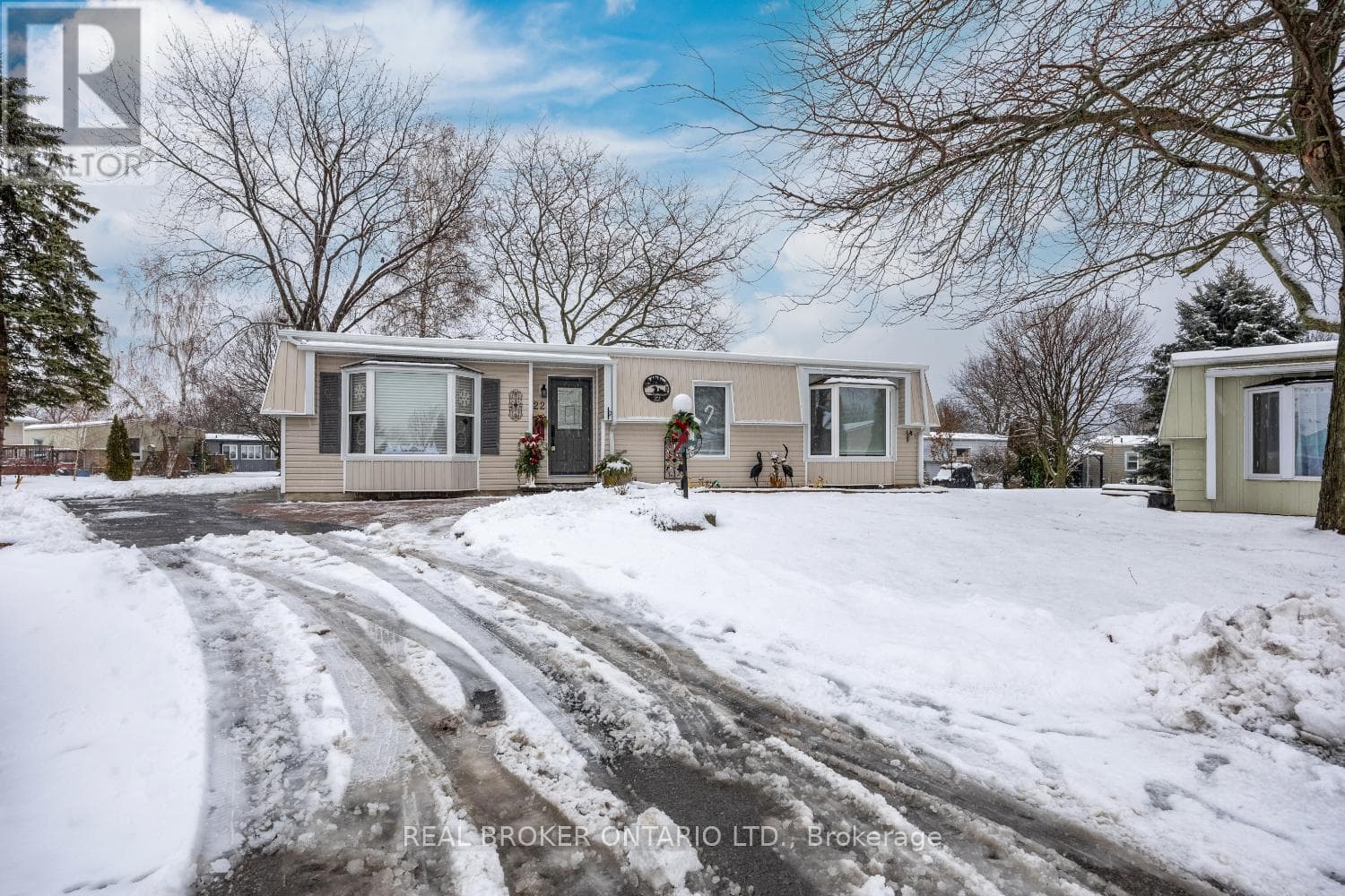 22 CHAMPLAIN COURT in 