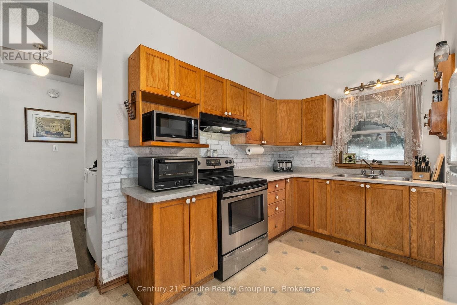27 SUNNYSIDE STREET, OnePoint — photo 3