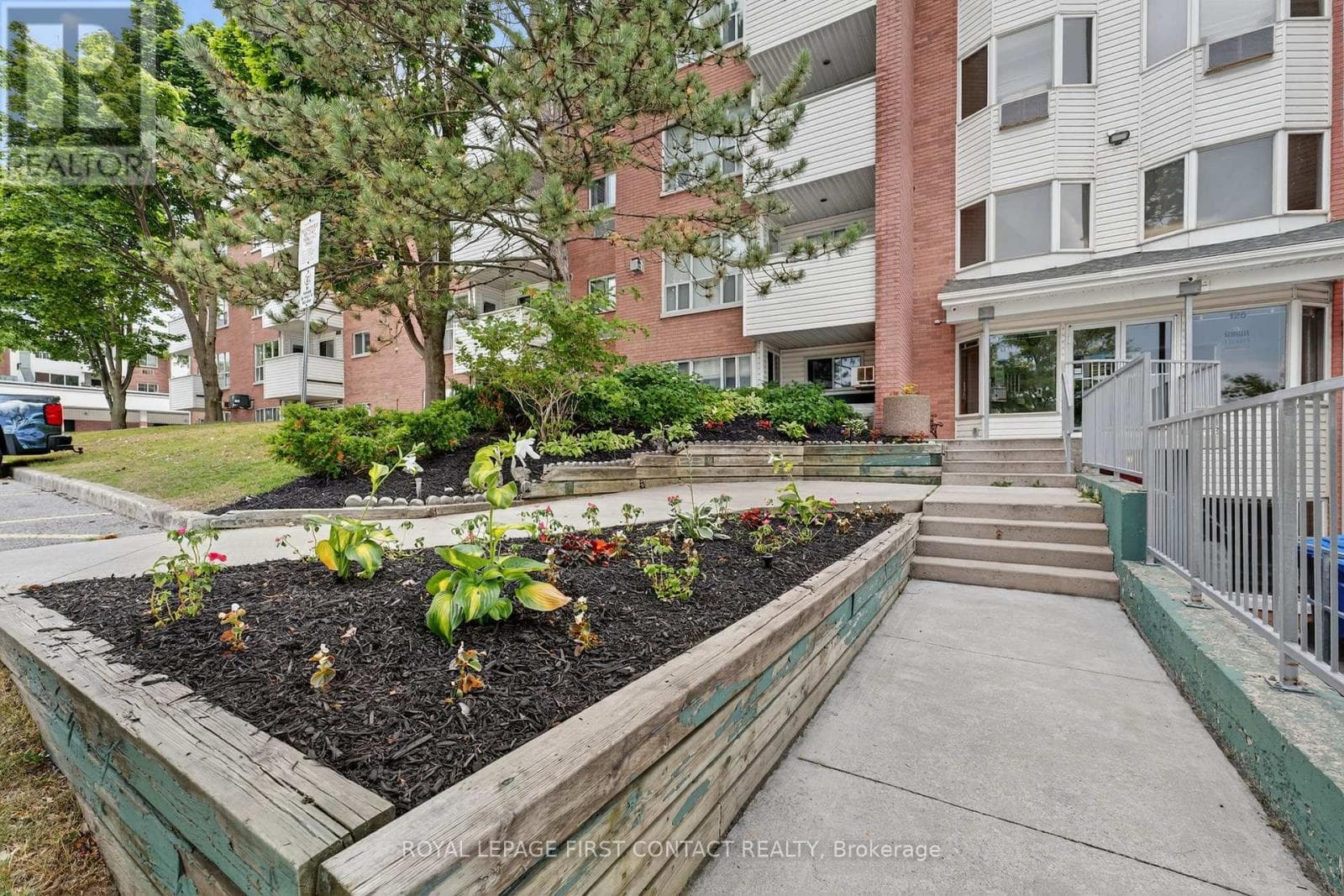126 BELL FARM ROAD UNIT B08, Toronto — photo 4