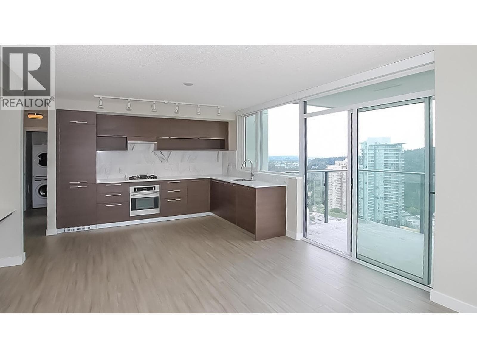 2304 570 EMERSON STREET — photo 5