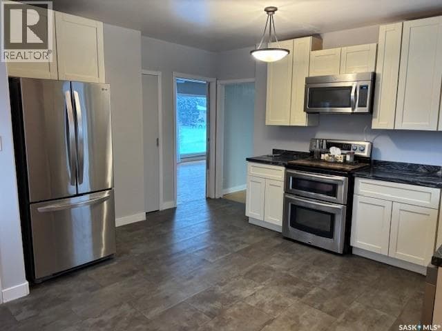124 8th AVENUE W in 