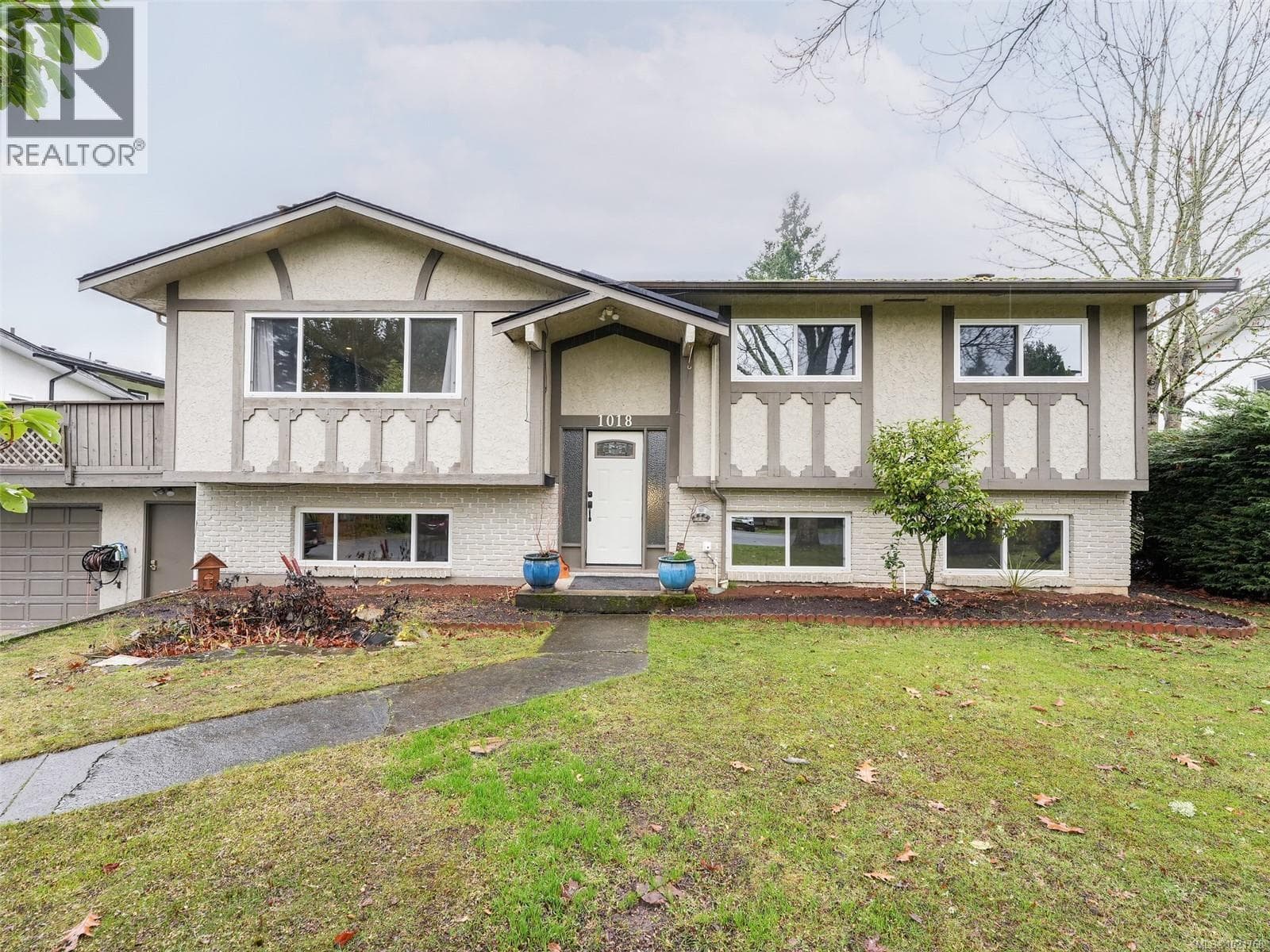 1018 Damelart Way in 