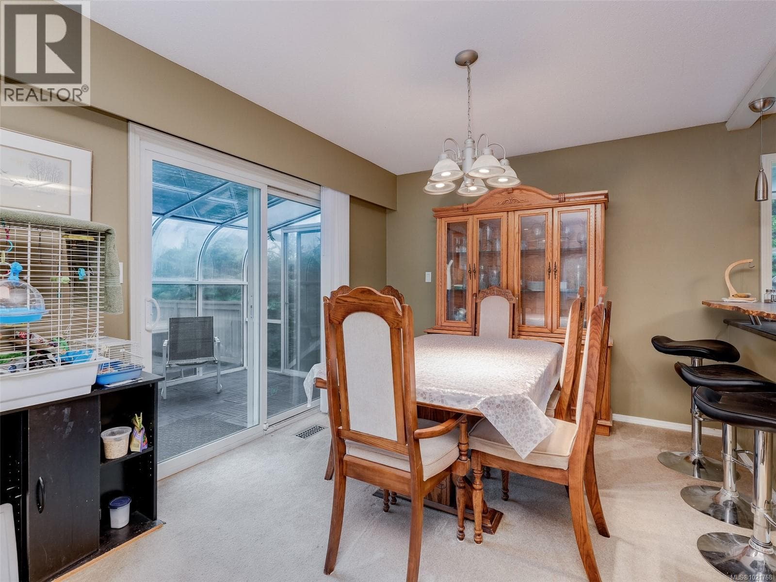 1018 Damelart Way, Victoria — photo 4