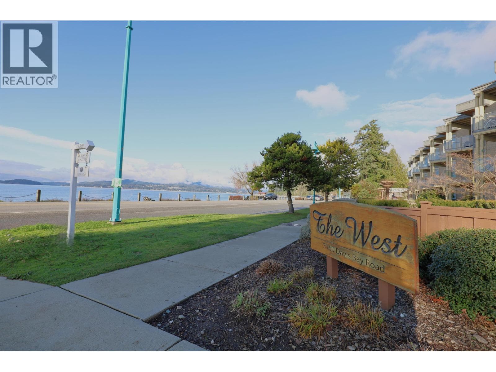 226 5160 DAVIS BAY ROAD — photo 3