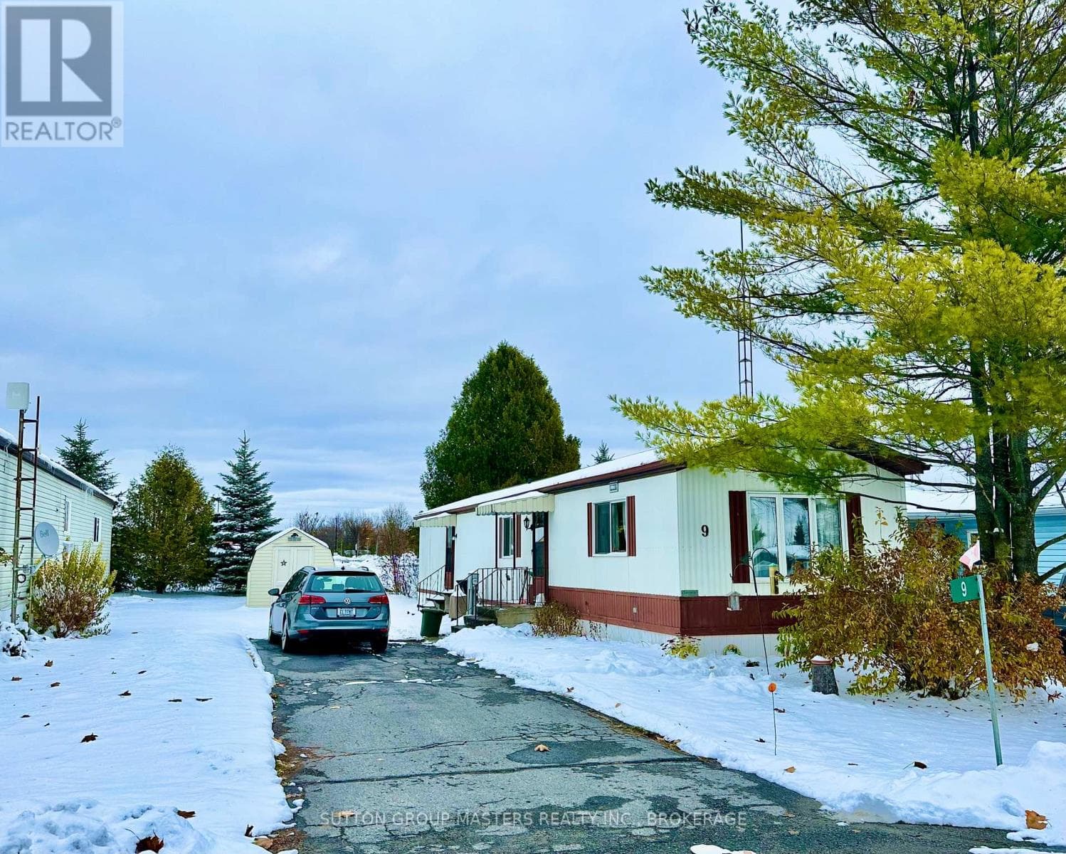 9 MAPLE DRIVE in 