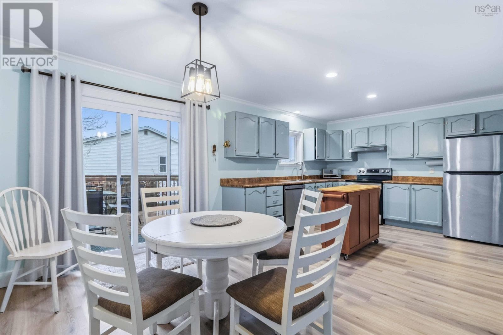 10 THORNCREST COURT — photo 3