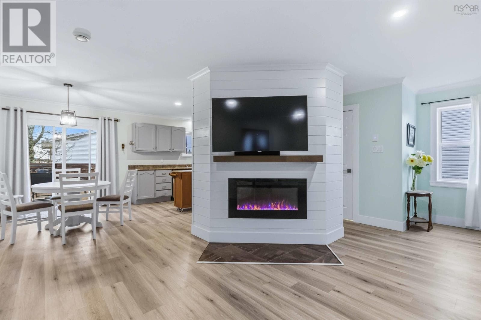 10 THORNCREST COURT — photo 2