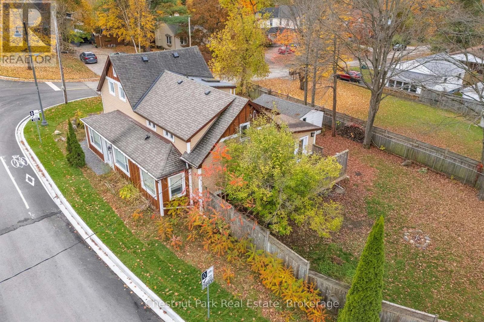 615 BAIE STREET — photo 2
