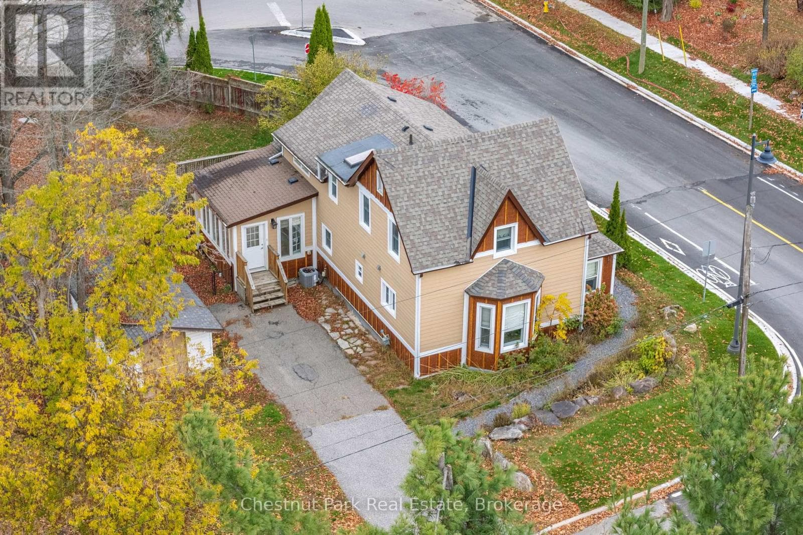 615 BAIE STREET — photo 5